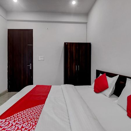 Hotel O Om Pushp Residency Mathura Esterno foto