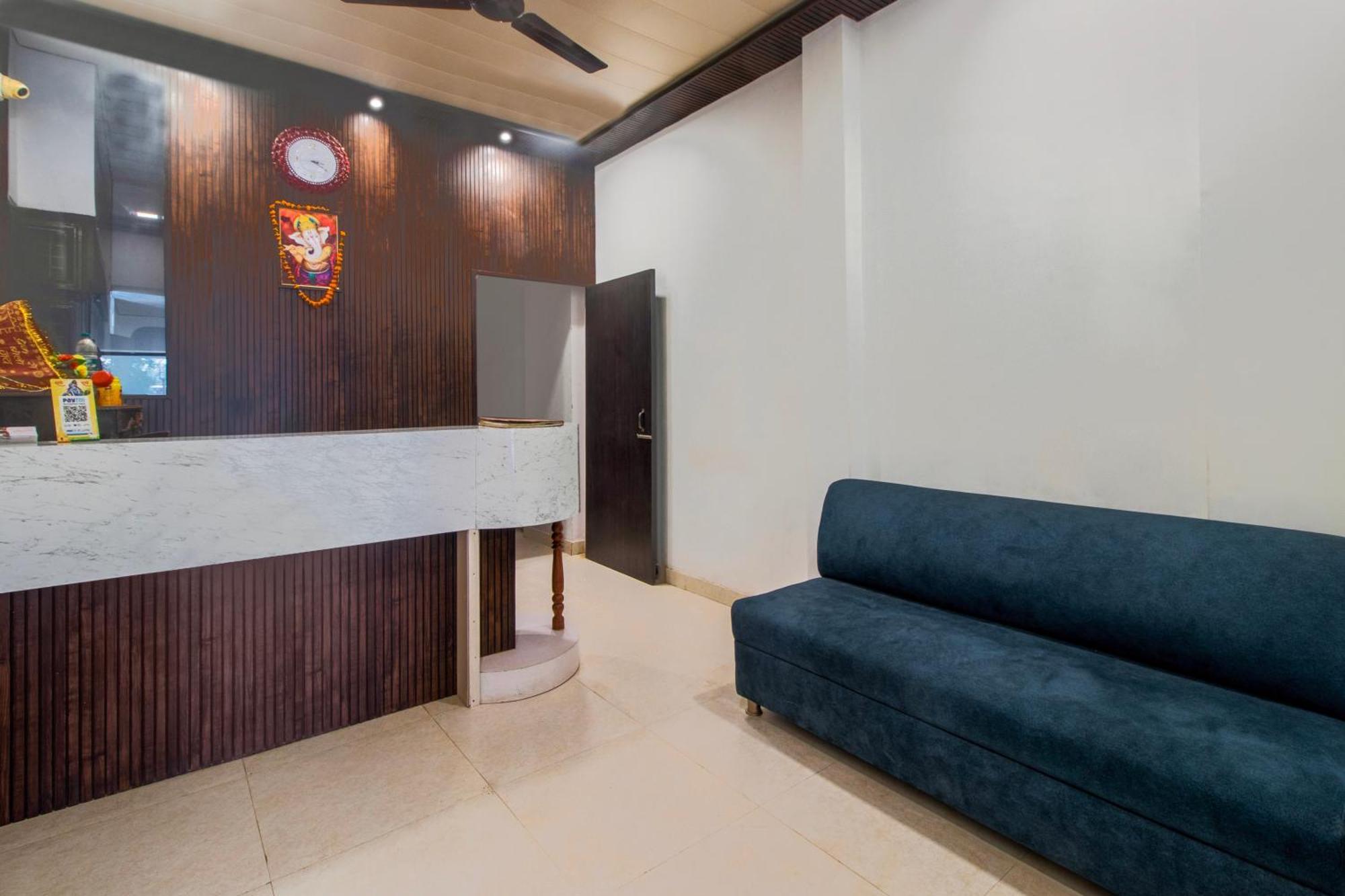 Hotel O Om Pushp Residency Mathura Esterno foto
