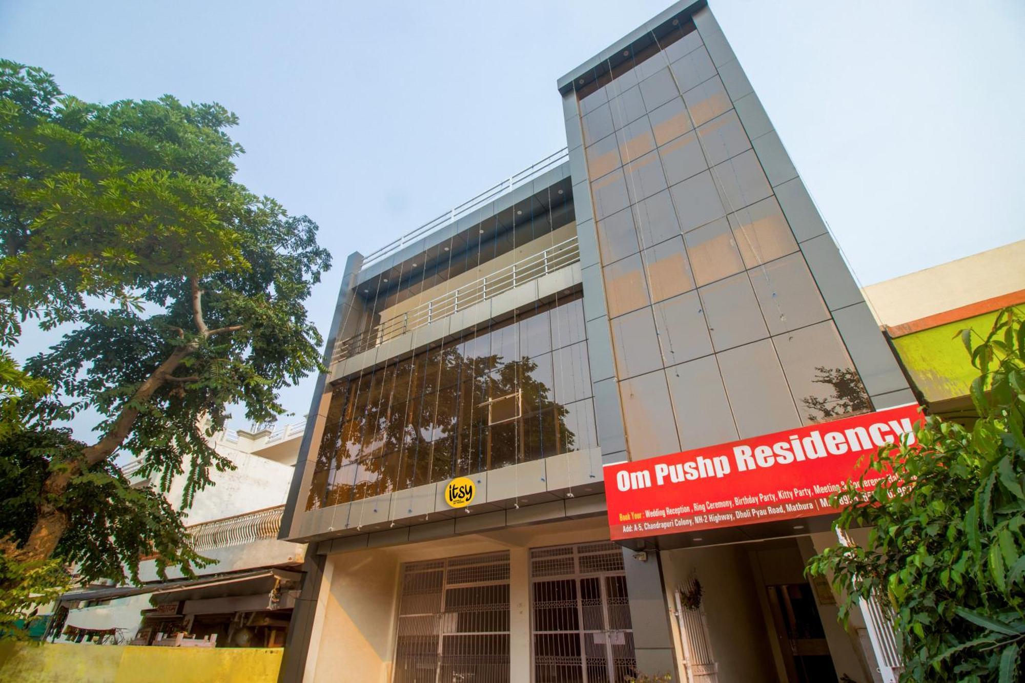 Hotel O Om Pushp Residency Mathura Esterno foto