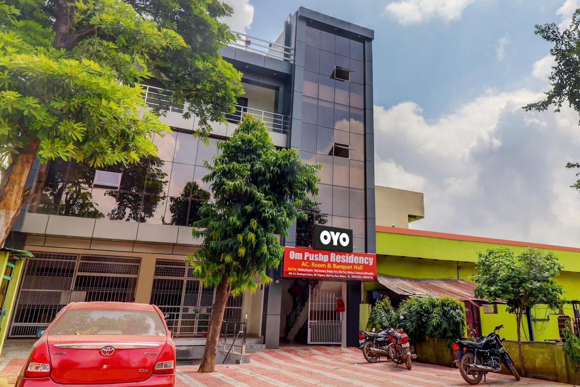 Hotel O Om Pushp Residency Mathura Esterno foto