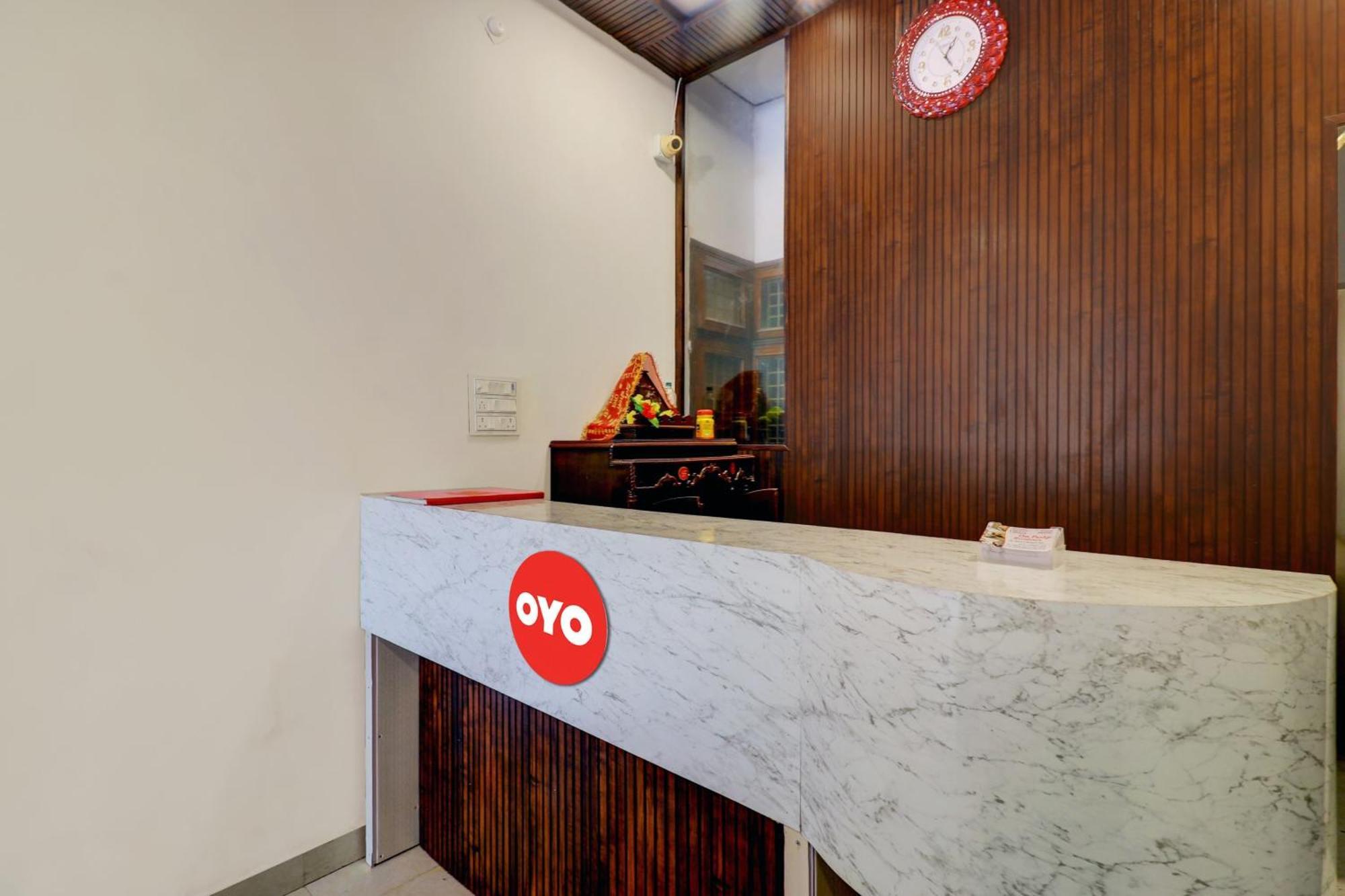 Hotel O Om Pushp Residency Mathura Esterno foto
