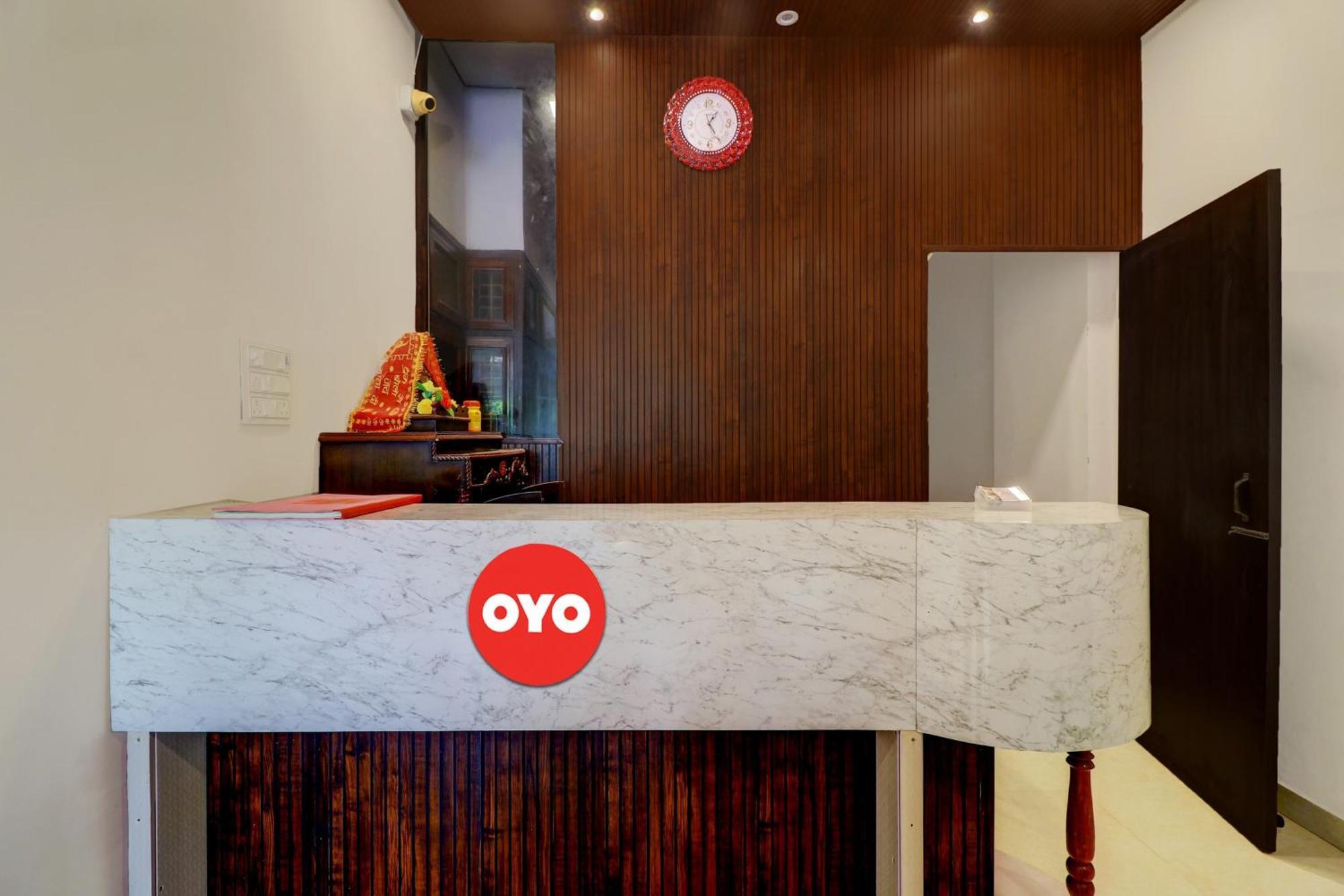 Hotel O Om Pushp Residency Mathura Esterno foto