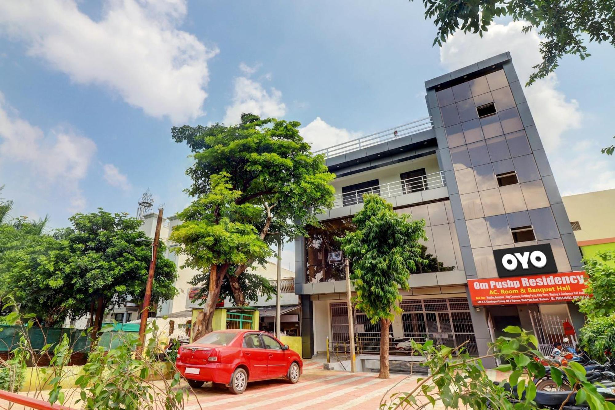 Hotel O Om Pushp Residency Mathura Esterno foto